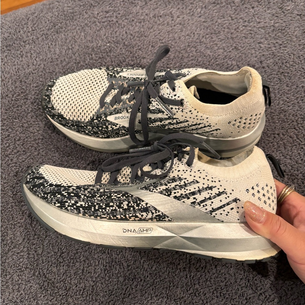 Brooks Women’s Size 6 running sneakers